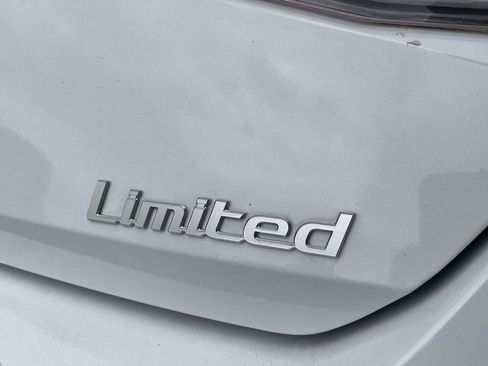 New 2025 Hyundai Elantra Limited FWD image 41