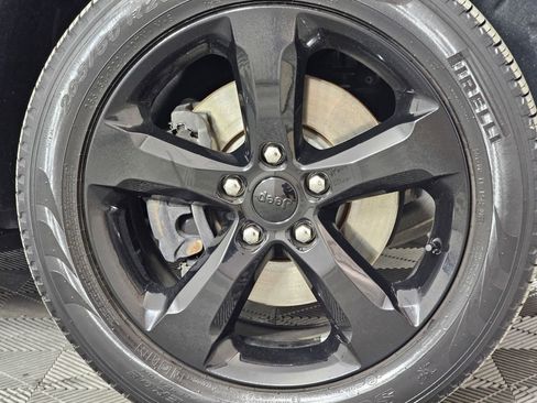 Used 2023 Jeep Grand Cherokee L Limited w/ Black Appearance Package image 8