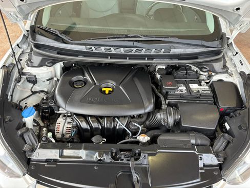 Used 2015 Hyundai Elantra SE image 23