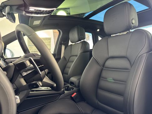 New 2026 Porsche Macan S image 5
