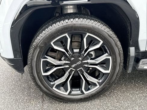 Used 2024 GMC Sierra EV Denali image 19