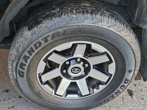 Used 2023 Toyota 4Runner TRD Off-Road Premium w/ Moonroof Package AWD/4WD image 4