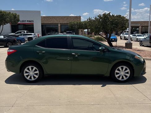 Used 2016 Toyota Corolla LE FWD image 4