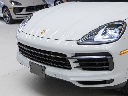 Certified 2023 Porsche Cayenne Platinum Edition image 34