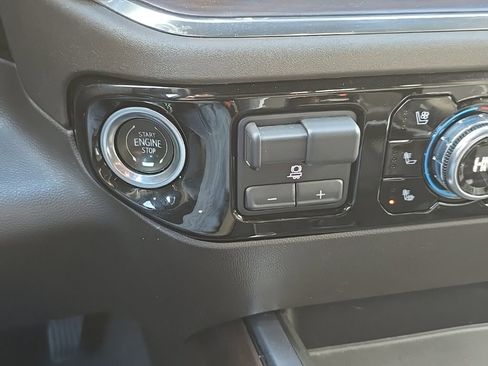 Used 2023 GMC Sierra 1500 SLT w/ SLT Convenience Package image 32