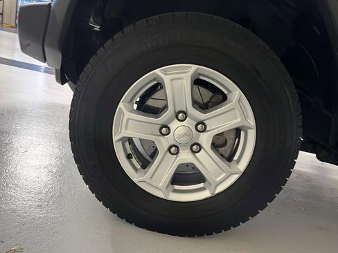 Used 2020 Jeep Wrangler Sport image 28