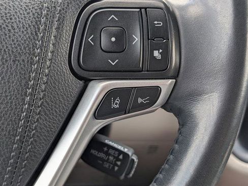 Used 2019 Toyota Highlander XLE image 20