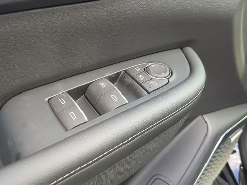 Used 2025 Buick Enclave Sport Touring w/ Super Cruise Package image 23