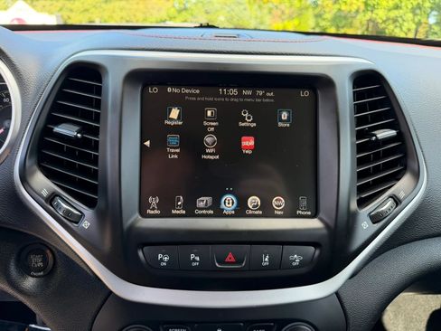 Used 2014 Jeep Cherokee Trailhawk w/ Technology Group AWD/4WD image 27