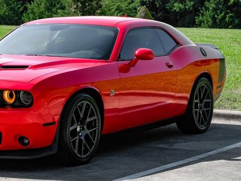 Used 2016 Dodge Challenger R/T Scat Pack RWD image 8
