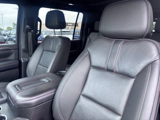 Used 2022 Chevrolet Suburban RST w/ Luxury Package AWD/4WD image 22