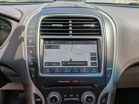 Used 2018 Lincoln MKX Reserve w/ Cargo Utility Package FWD image 25