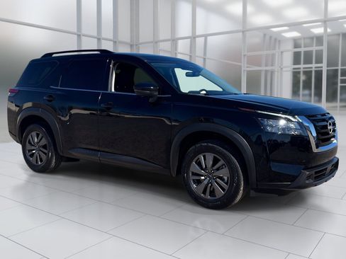 Certified 2025 Nissan Pathfinder SV FWD image 8