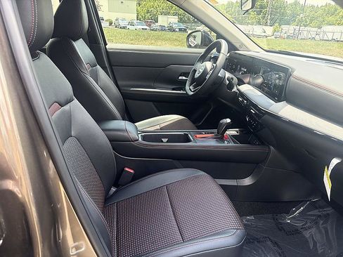 Certified 2026 Nissan Kicks SR FWD image 19