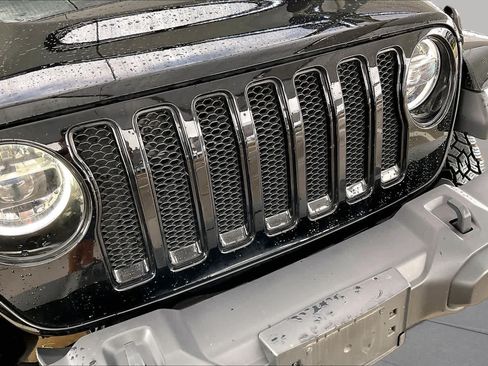 Used 2022 Jeep Wrangler Unlimited Sahara AWD/4WD image 29