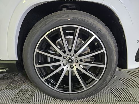 Used 2026 Mercedes-Benz GLS 580 4MATIC image 2