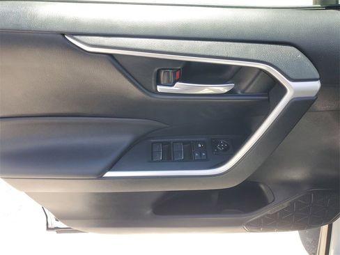 Used 2022 Toyota RAV4 XLE Premium image 21