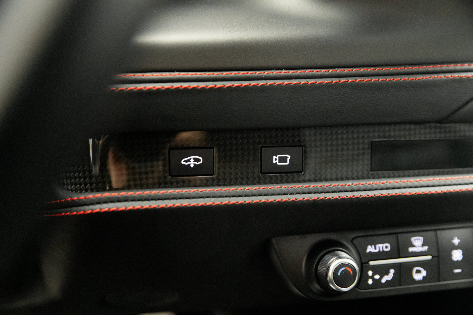 Used 2022 Ferrari F8 Tributo RWD image 33