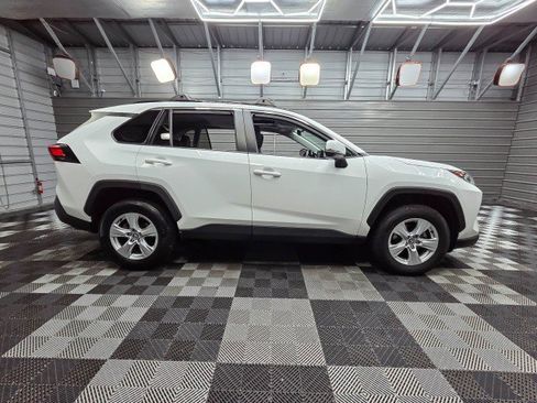 Used 2020 Toyota RAV4 XLE w/ Convenience Package AWD/4WD image 9