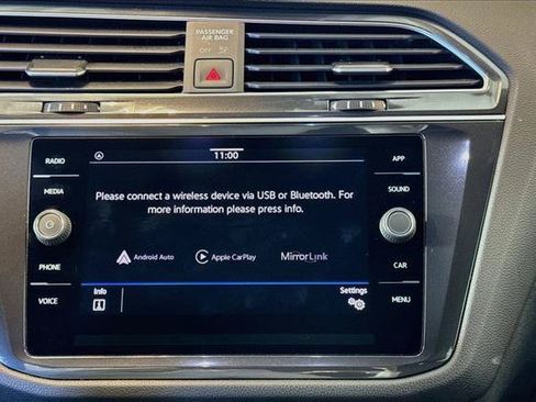 Used 2022 Volkswagen Tiguan SE R-Line FWD image 9