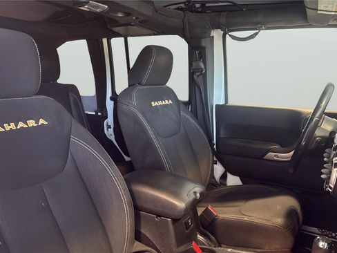 Used 2015 Jeep Wrangler Unlimited Sahara w/ Connectivity Group image 15