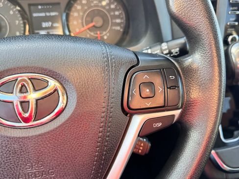 Used 2018 Toyota Sienna SE Premium image 16