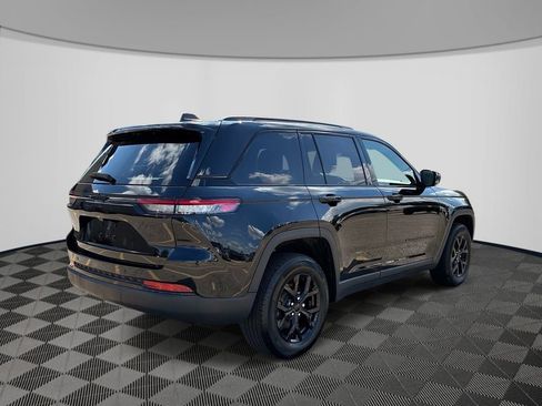 Certified 2024 Jeep Grand Cherokee Altitude AWD/4WD image 7
