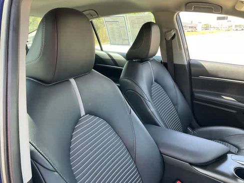 Used 2024 Toyota Camry SE image 18