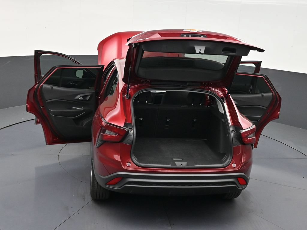 Used 2025 Chevrolet Trax LS FWD image 34