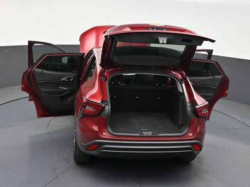 Used 2025 Chevrolet Trax LS FWD image 34