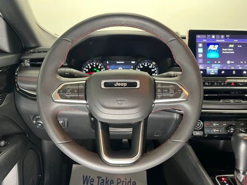 Used 2023 Jeep Compass Trailhawk image 14