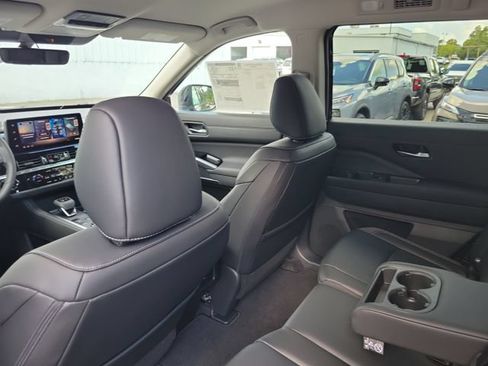 New 2026 Nissan Pathfinder SL AWD/4WD image 11