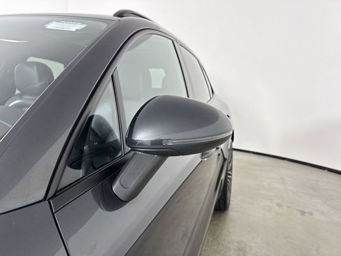 Certified 2017 Porsche Macan AWD/4WD image 12