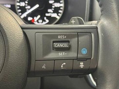 Certified 2024 Nissan Rogue SV w/ SV Premium Package FWD image 6