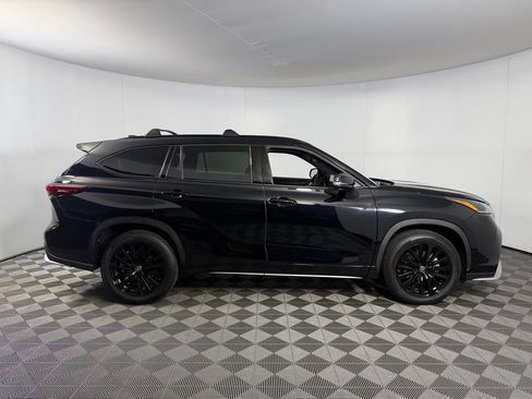 Used 2023 Toyota Highlander XSE AWD/4WD image 5