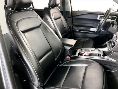 Used 2023 Ford Explorer XLT w/ Equipment Group 202A image 7