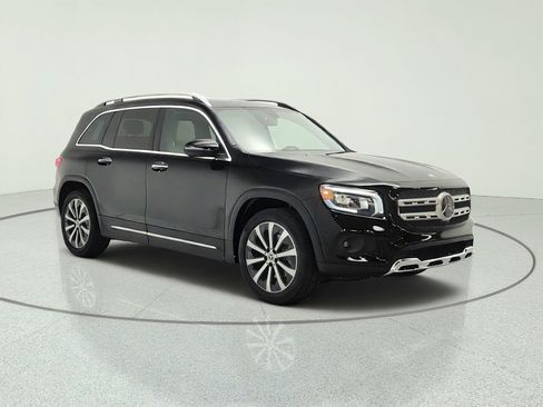 Used 2023 Mercedes-Benz GLB 250 image 3