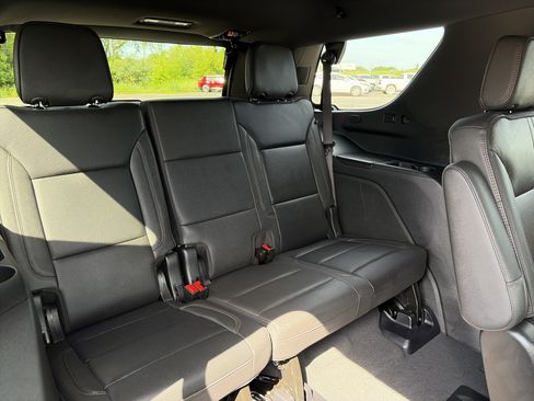 Used 2025 Chevrolet Tahoe High Country AWD/4WD image 14
