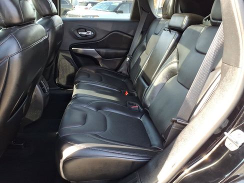 Certified 2021 Jeep Cherokee Latitude Lux w/ Sun & Sound Group image 9