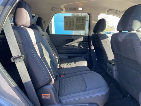 Used 2025 Nissan Pathfinder SV image 31