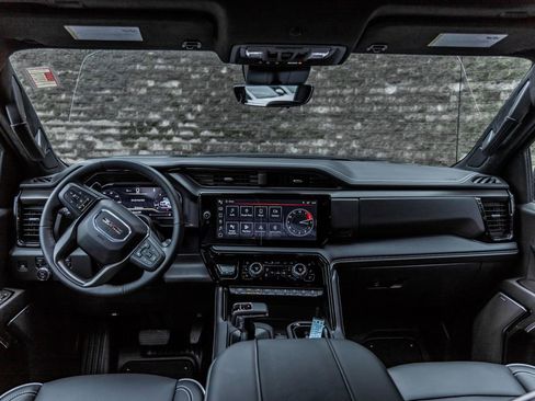 Used 2025 GMC Sierra 1500 AT4X image 25