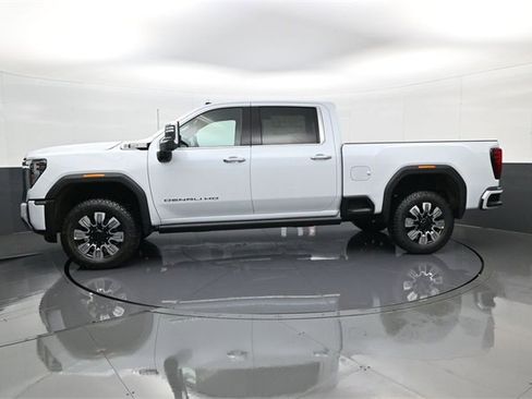 New 2026 GMC Sierra 3500 Denali w/ Denali Reserve Package image 8
