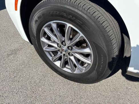 Used 2024 Buick Enclave Premium image 5