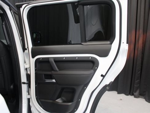 Used 2025 Land Rover Defender 110 S image 24