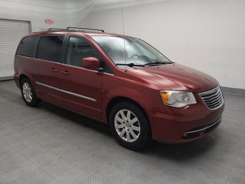 Used 2016 Chrysler Town & Country Touring image 11