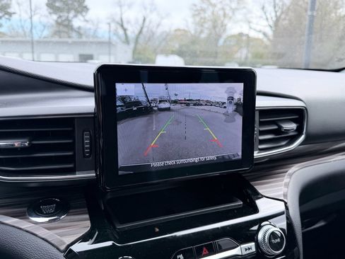 Used 2023 Ford Explorer Limited image 15