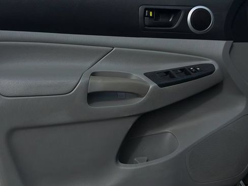 Used 2013 Toyota Tacoma PreRunner w/ TRD Sport Pkg RWD image 12