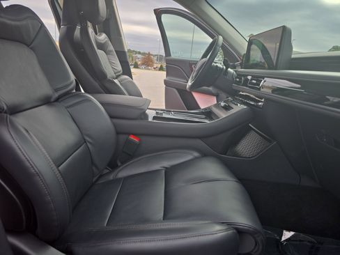 Used 2025 Lincoln Aviator Reserve w/ Equipment Group 201A image 10