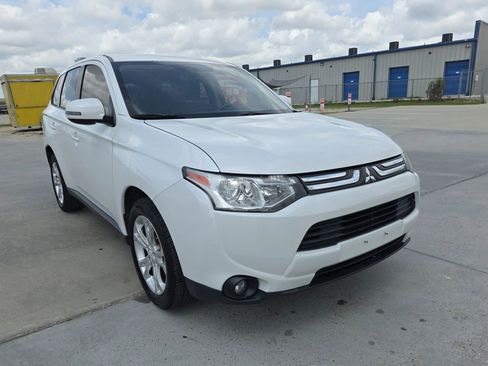 Used 2014 Mitsubishi Outlander SE image 6