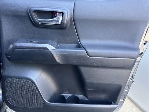 Used 2017 Toyota Tacoma TRD Off-Road image 33